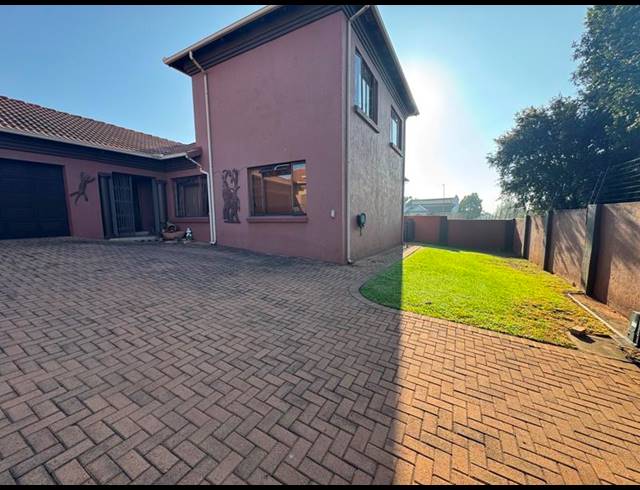 3 BEDROOM HOUSE FOR SALE IN AERORAND